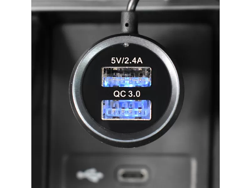 USB зарядно за автомобил с вградено радио Mega Drive 2.4 A USB FM 02787 - 10 USB зарядно за автомобил с вградено радио Mega Drive 2.4 A USB FM 02787 - 10